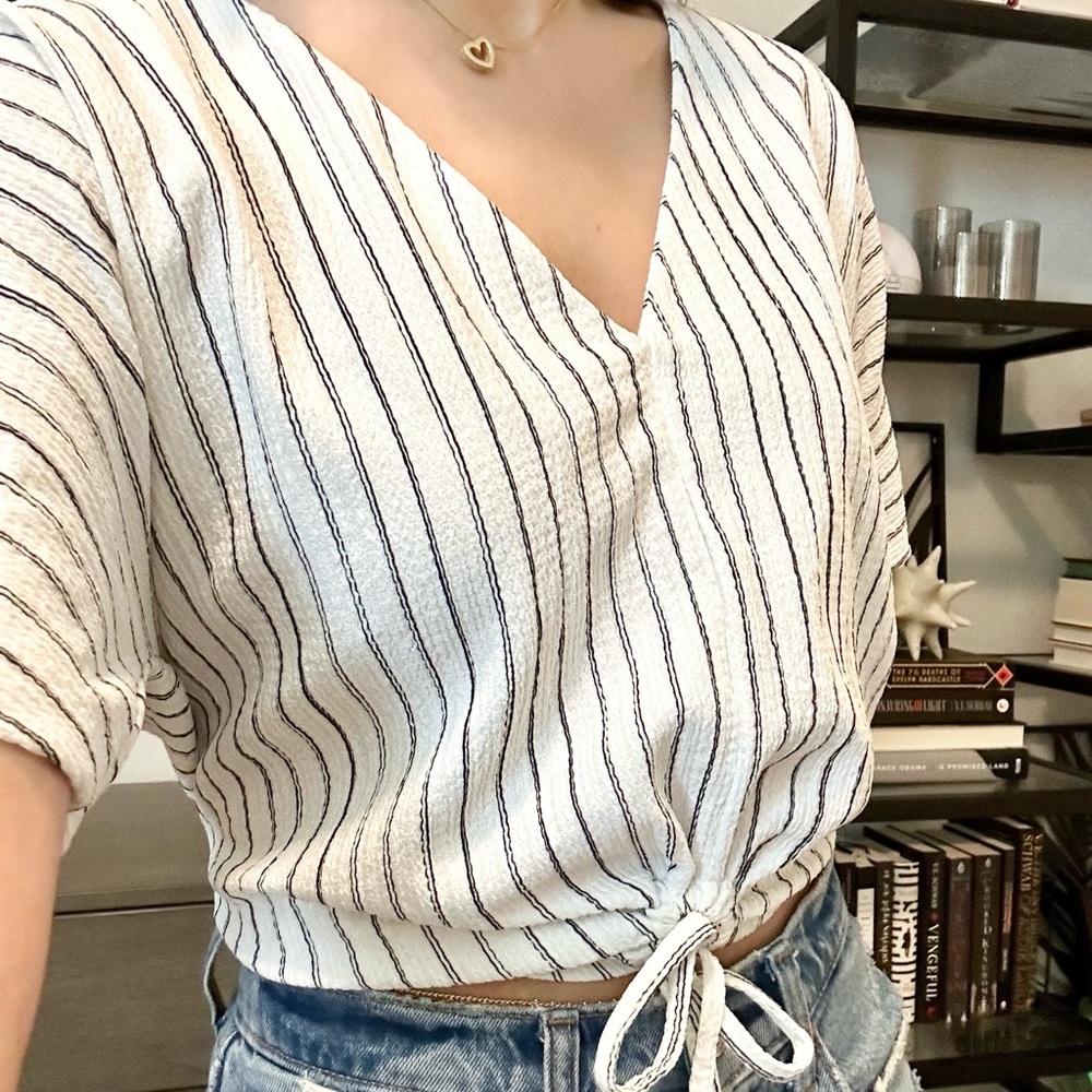 Zara Cute Striped Cinched-front top 🤍